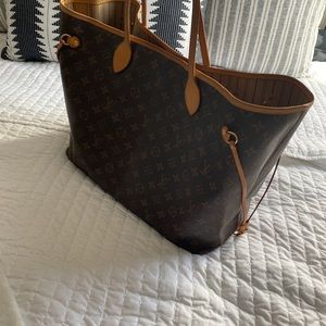 Louis Vuitton — Neverfull GM